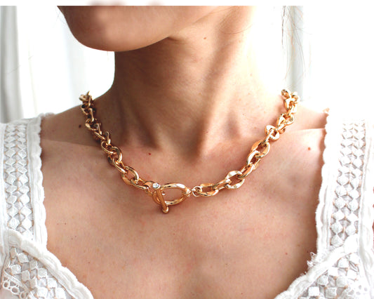Lexy Chic Gold Chunky Chain Necklace with Cubic Toggle Closure